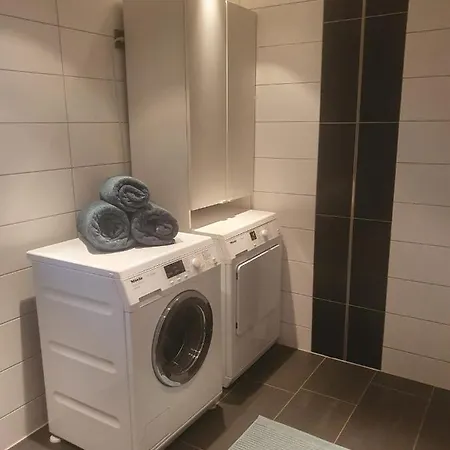 Idyllisk Sjohus Pa Naurstad 보도