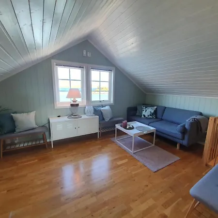 펜션 Idyllisk Sjohus Pa Naurstad *