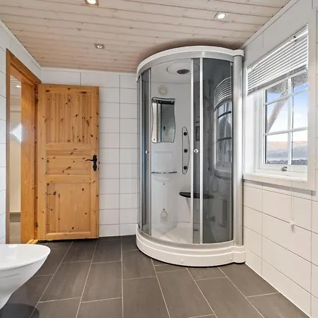 펜션 Idyllisk Sjohus Pa Naurstad *