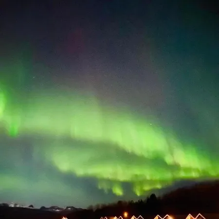 Idyllisk Sjøhus På Naurstad *