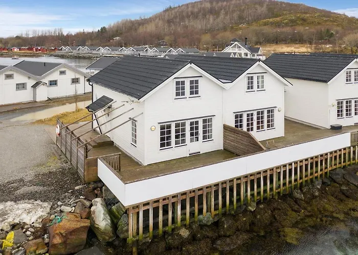 Semesterbostad Idyllisk Sjøhus På Naurstad Bodö