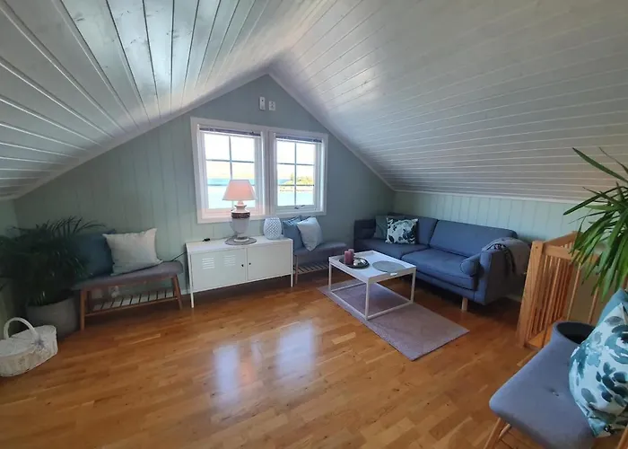 Semesterbostad Idyllisk Sjøhus På Naurstad *