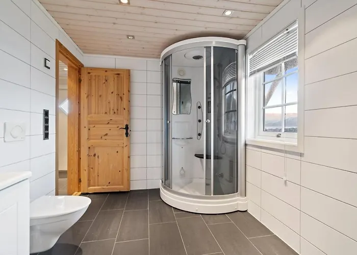 Semesterbostad Idyllisk Sjøhus På Naurstad *