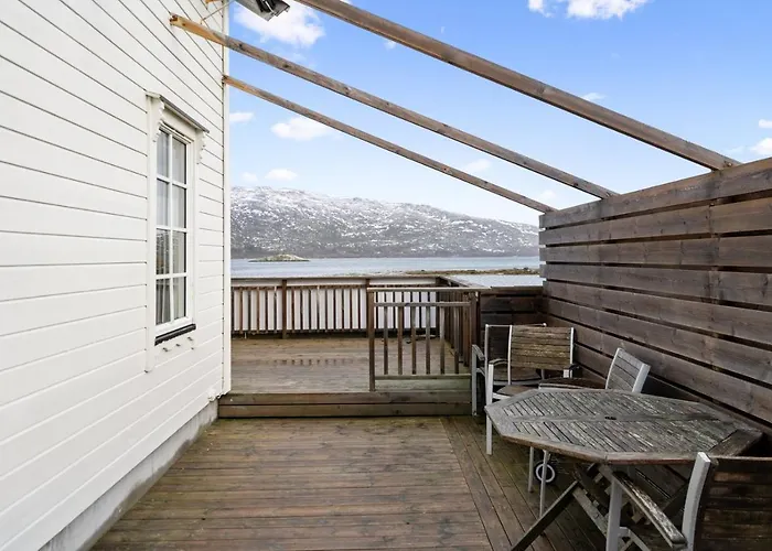 Semesterbostad Idyllisk Sjøhus På Naurstad *